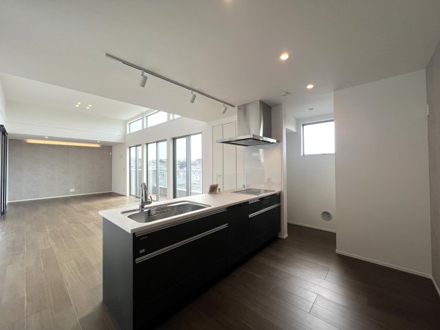 まるでミス六ツ川。美しすぎてごめんなさい。【南区六ツ川４丁目新築戸建】のキッチン|きれいなキッチンです