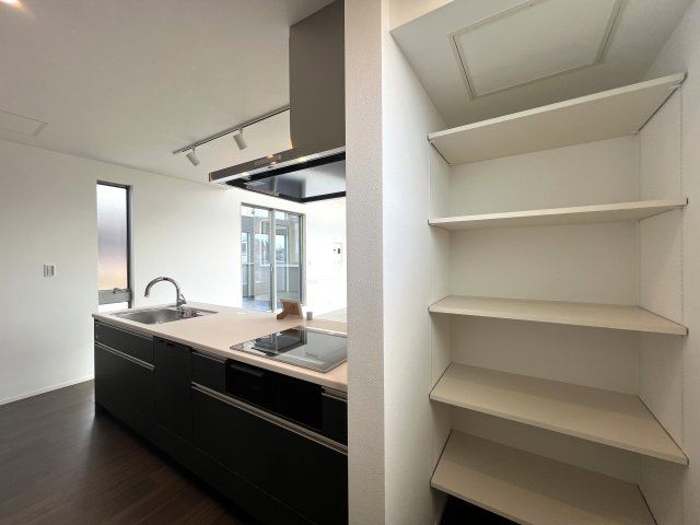 まるでミス六ツ川。美しすぎてごめんなさい。【南区六ツ川４丁目新築戸建】の収納|大きなものも収納できそうです