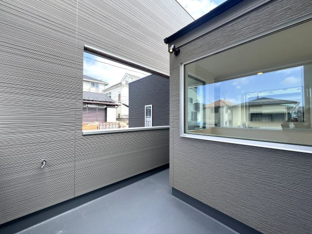 まるでミス六ツ川。美しすぎてごめんなさい。【南区六ツ川４丁目新築戸建】のバルコニー|暖かな日差しのふりそそぐバルコニー