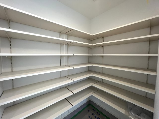 まるでミス六ツ川。美しすぎてごめんなさい。【南区六ツ川４丁目新築戸建】の収納|こまごまとしたものを収納できそうですね