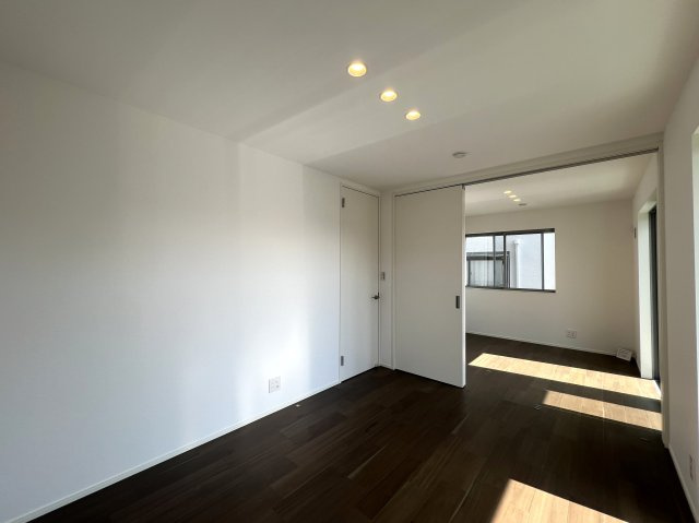 まるでミス六ツ川。美しすぎてごめんなさい。【南区六ツ川４丁目新築戸建】の洋室|個人の部屋や寝室として使える洋室です