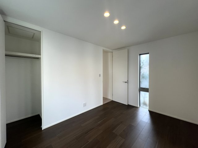 まるでミス六ツ川。美しすぎてごめんなさい。【南区六ツ川４丁目新築戸建】の洋室|個人の部屋や寝室として使える洋室です