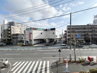 【展望】 | 眼前に広がる空の雄大さと、このお部屋の自慢の一つである「眺望」をご覧ください。毎日、この景色を独り占めできる新生活に夢が広がります。～即日のご見学可能～　お問合せはお気軽にどうぞ。