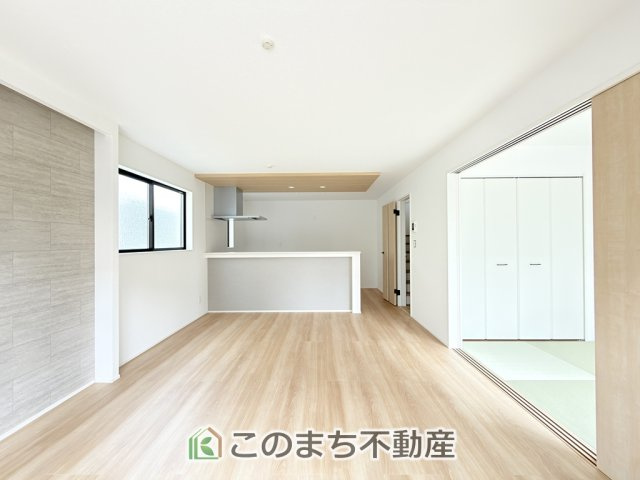 グラファーレ宇都宮市上戸祭2期の居間・リビング|日当たりのいい広い開放的なリビングございます。