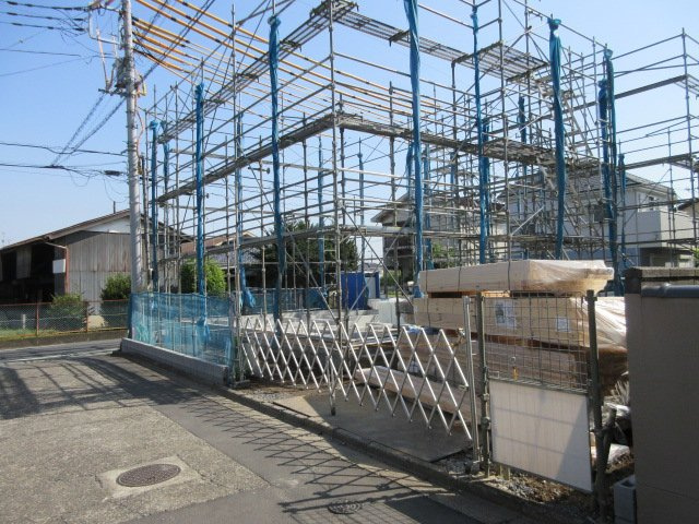【仲介手数料無料】新築戸建　東松山市松葉町3-11-32（全2棟）の前面道路含む現地写真