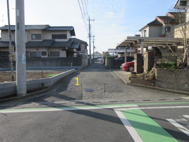 【仲介手数料無料】新築戸建　東松山市松葉町3-11-32（全2棟）の前面道路含む現地写真