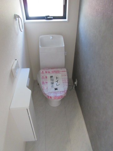 【仲介手数料無料】新築戸建　東松山市松葉町3-11-32（全2棟）のトイレ