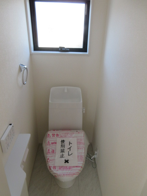 【仲介手数料無料】新築戸建　東松山市松葉町3-11-32（全2棟）のトイレ