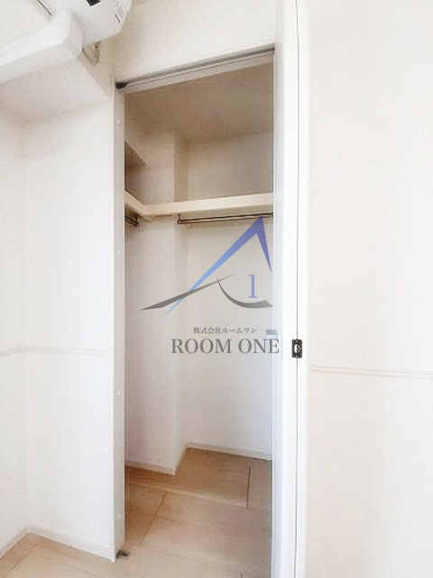 ヒカルサ滝野川の収納|ウォークインクローゼットです。