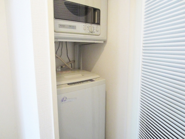 アルファ王子本町ＷＥＳＴの内装|洗濯機と乾燥機が付いてますよ♪