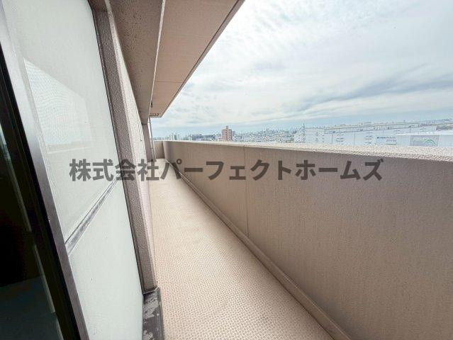 ダイアパレス枚方サウスピアのバルコニー|外からの目が気にならないバルコニーで洗濯物が干せます