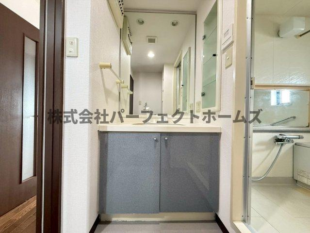 ダイアパレス枚方サウスピアの独立洗面台|朝の身支度には欠かせない独立洗面化粧台