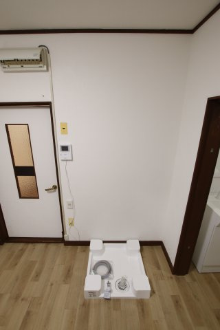 【設備】 | 堺市東区日置荘西町5丁車庫付貸家 | 室内洗濯機置場