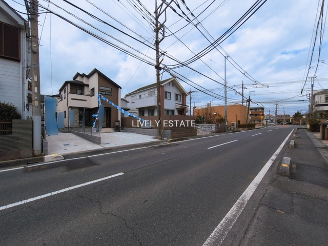 越谷市宮本町3丁目 新築分譲住宅 全4棟 3号棟の前面道路含む現地写真