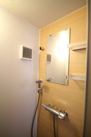 【シャワールーム】