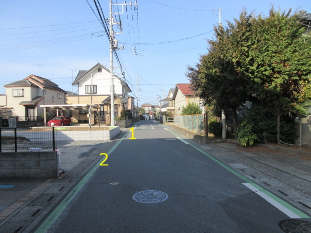 【仲介手数料無料】新築戸建　東松山市松葉町3-11-32（全2棟）の前面道路含む現地写真