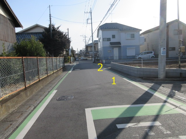 【仲介手数料無料】新築戸建　東松山市松葉町3-11-32（全2棟）の前面道路含む現地写真