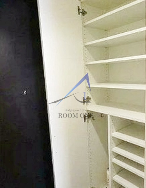 門前仲町レジデンス伍番館の設備|シューズボックスです。