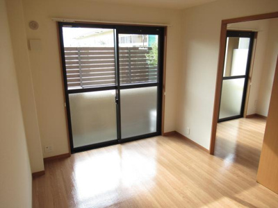 【内装】 | グランパレス・Ｋ | 洋室からリビング