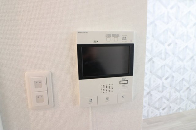 【セキュリティ】 | セレニテ京橋クレア | モニター付きインターホンです