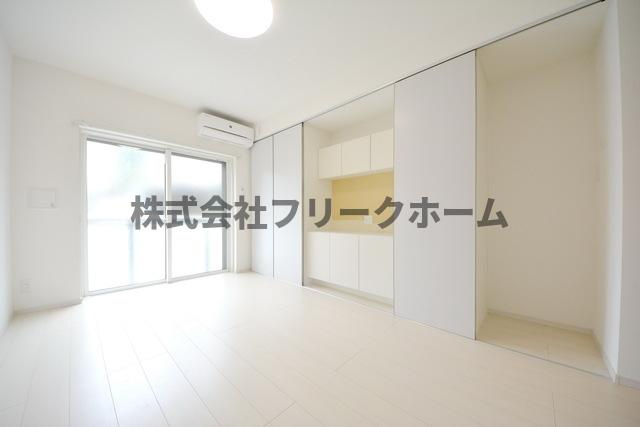 小金井市中町２丁目のアパートの居間・リビング