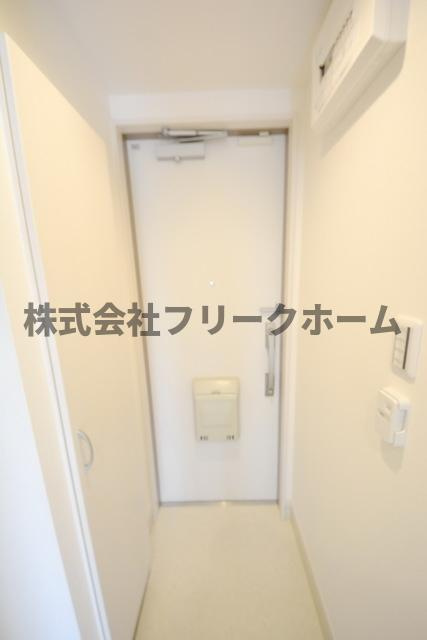 小金井市中町２丁目のアパートの玄関