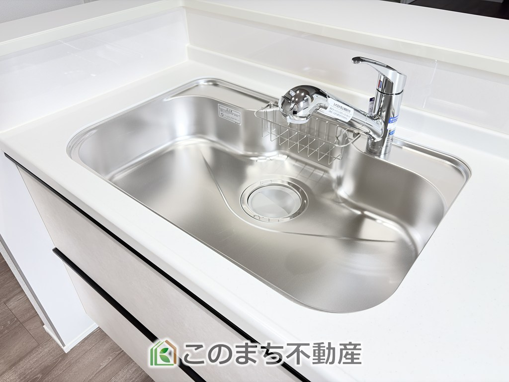 グラファーレ宇都宮市上戸祭2期のキッチン|同社施工物件の写真です。※建具やフローリング、その他仕様が違う場合がございます。