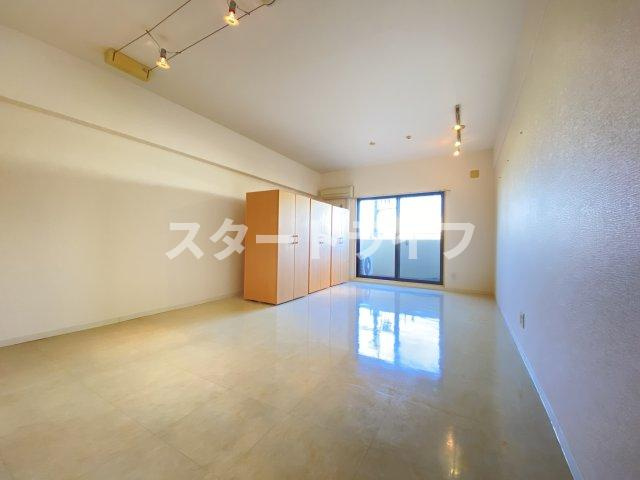 大阪市淀川区宮原１丁目の賃貸マンションの居間・リビング
