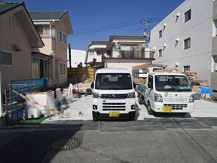 広島市安佐南区西原9丁目　新築一戸建て(全2棟)の前面道路含む現地写真