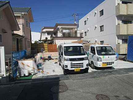 広島市安佐南区西原9丁目　新築一戸建て(全2棟)の前面道路含む現地写真