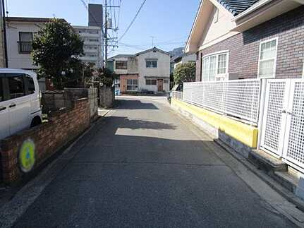 広島市安佐南区西原9丁目　新築一戸建て(全2棟)の前面道路含む現地写真