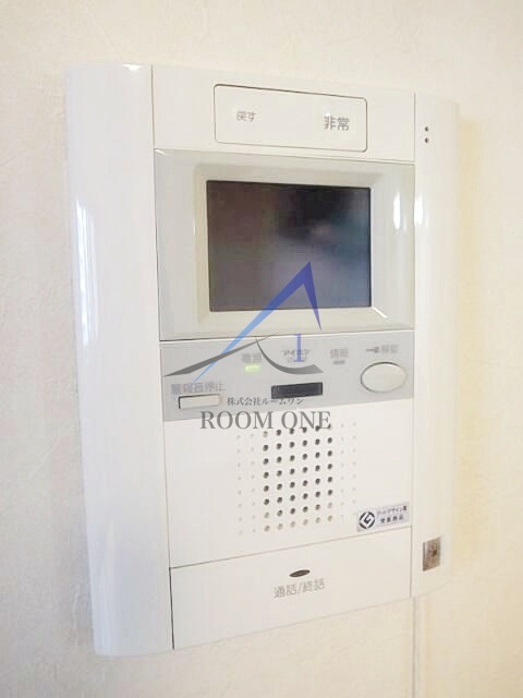 ルーブル飯田橋のセキュリティ|モニター付きインターホンです。