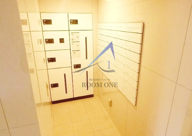 ミライア両国森下のその他共用部分|集合ポストと宅配ボックスです。