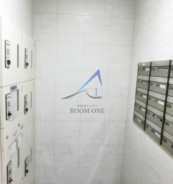 アヴィニティー両国のその他共用部分|宅配ボックスと集合ポストです。