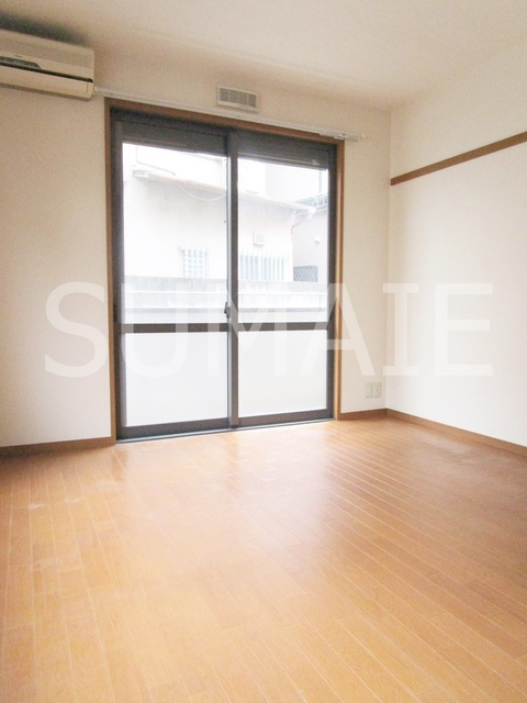 ドゥポンスの居間・リビング|南西向きで日当たり良好です☆彡