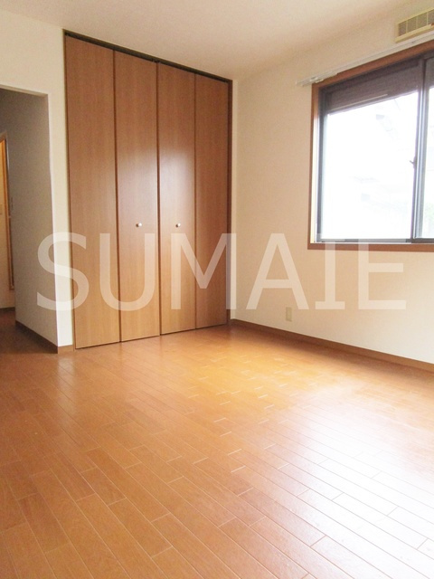 ドゥポンスの居間・リビング|7.2帖の洋室です☆