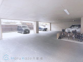 【駐車場】