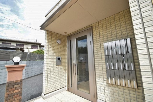 コスモ　ガーデンのエントランス|オートロック付