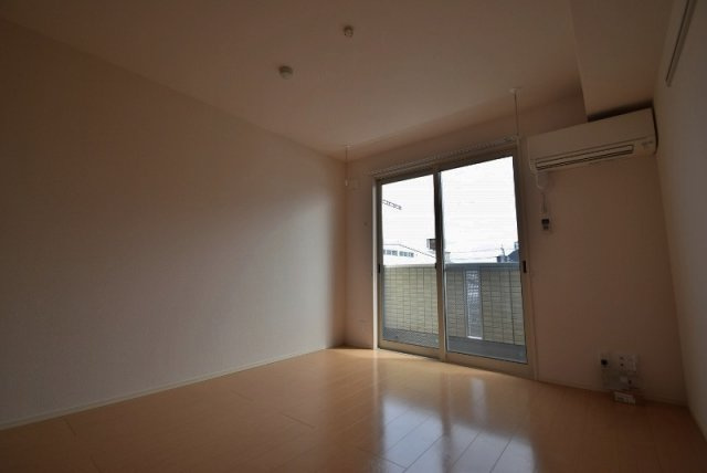 コスモ　ガーデンの居間・リビング|キッチンが独立していて使いやすい間取り