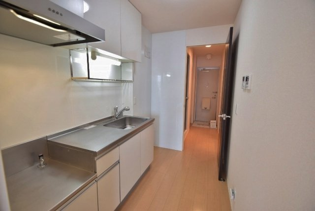 コスモ　ガーデンの居間・リビング|キッチン周り