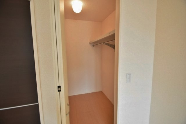 コスモ　ガーデンの収納|ウォークインクローゼット