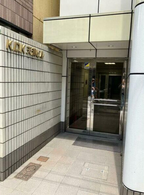大阪市北区天神橋２丁目の事務所のエントランス
