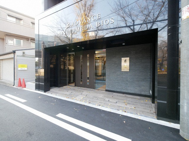 大阪市北区大淀北１丁目の賃貸マンションのエントランス