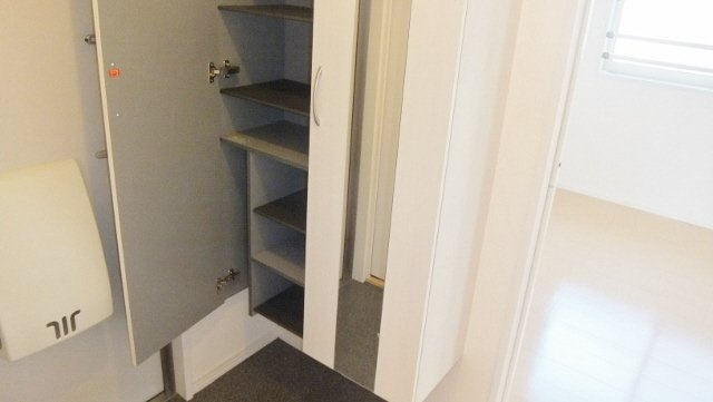 サリジエ　Ｃ棟の玄関|下駄箱も完備