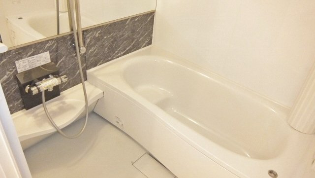 サリジエ　Ｃ棟の浴室|１坪浴室！追い焚き機能付