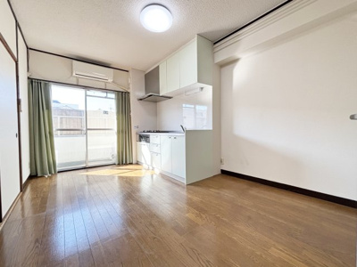 【居間・リビング】 | シェトア園田第一 | 2020年5月、水廻り・クロスなどリフォーム歴のある住まい。室内大変丁寧にお使いです
