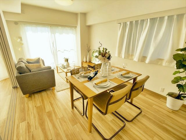 【居間・リビング】の画像