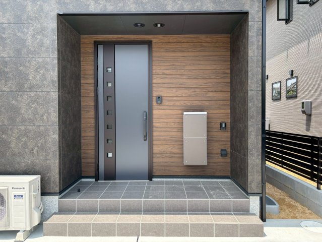 プランタウン清末西町の玄関