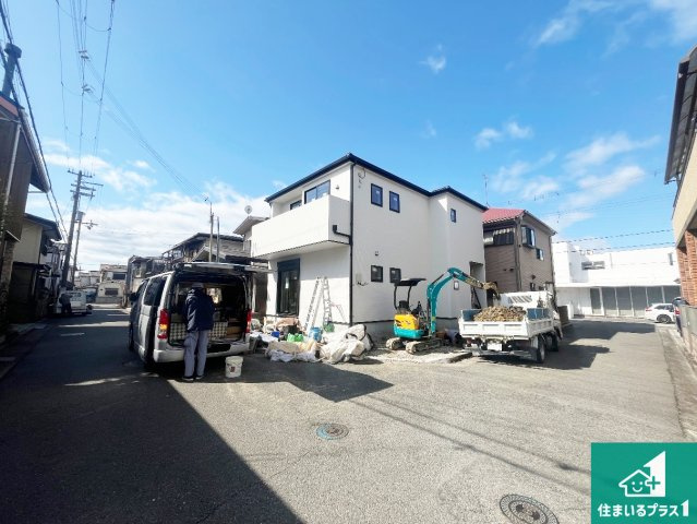 加古郡播磨町北本荘　第9期　新築一戸建ての前面道路含む現地写真|周辺は落ち着いた街並みの住宅地！子育てがしやすい住環境です！まだ未完成ですが、現地でしかわからない事もございます。是非一度ご覧ください。