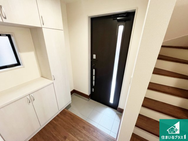 加古郡播磨町北本荘　第9期　新築一戸建ての玄関|シューズボックスにはたくさんの靴が収納できるので玄関周りはいつもスッキリ！ご家族が増えても安心！